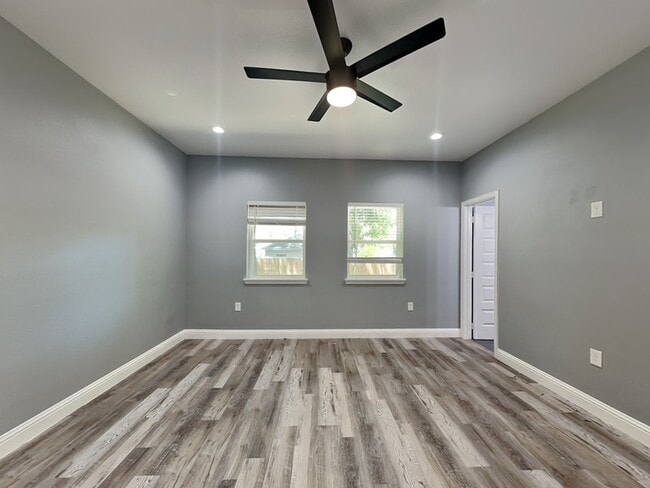 Building Photo - 633 Helena Ave