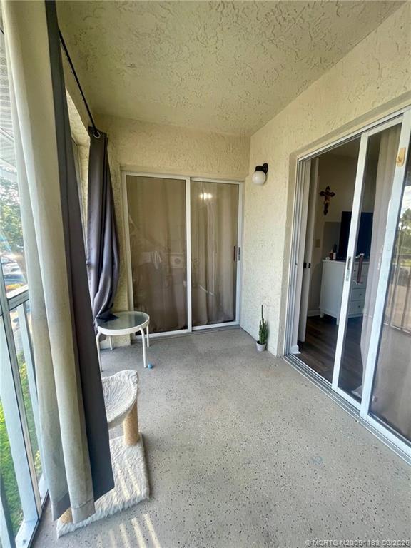 Building Photo - 1522 SE Royal Green Cir