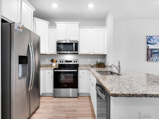 Building Photo - Brand New Furnished Townhome located just ...