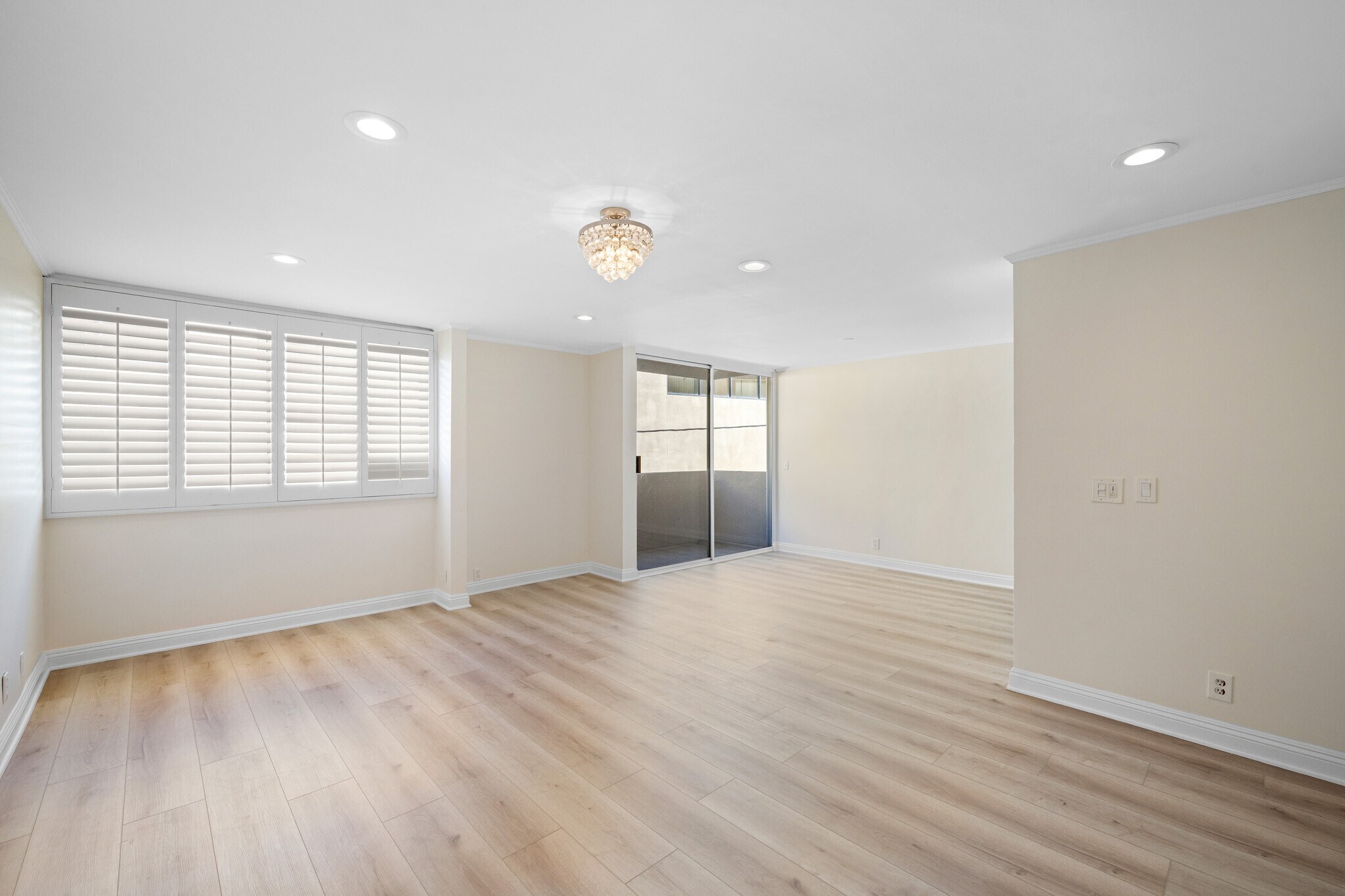 Building Photo - 14141 Dickens St