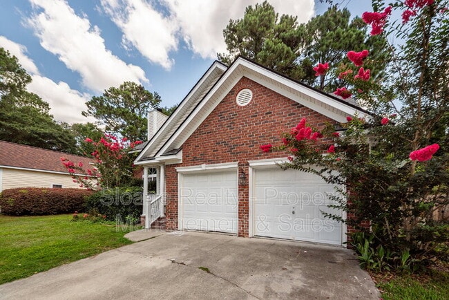 Building Photo - 458 Planters Trace Dr