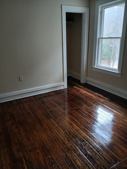 Building Photo - 2812 Overlook Dr