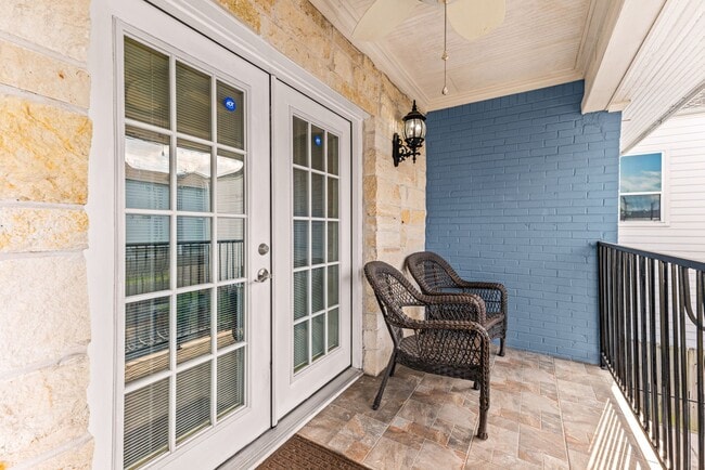 Building Photo - 2116 Live Oak St