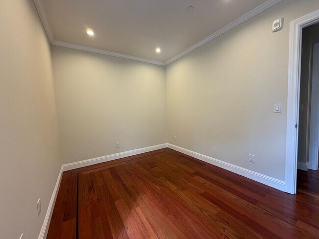 Building Photo - 261B Dolores St