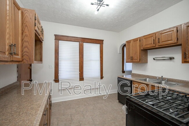 Building Photo - 2936 E 128th St