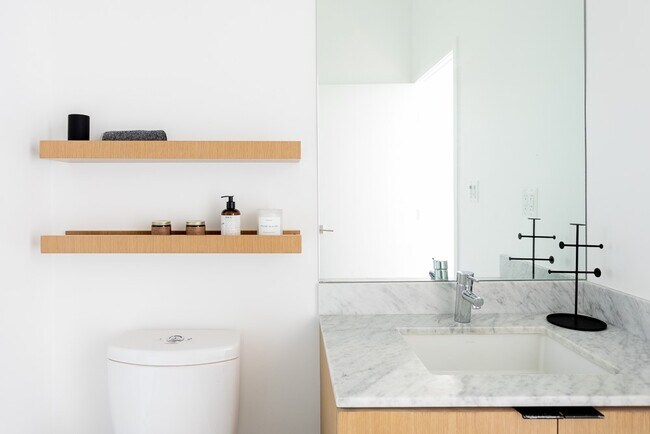 Building Photo - 2121 Scott Ave