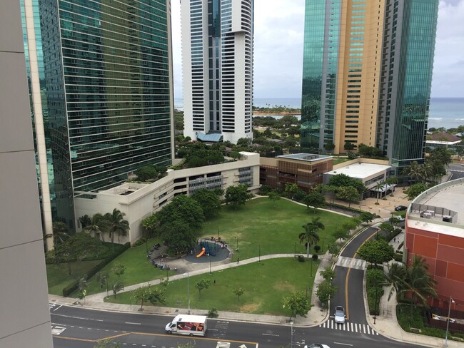 Building Photo - Great Kakaako Location, Amazing Views!