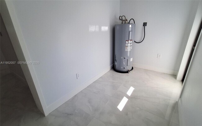 Building Photo - 216 Shadow Way