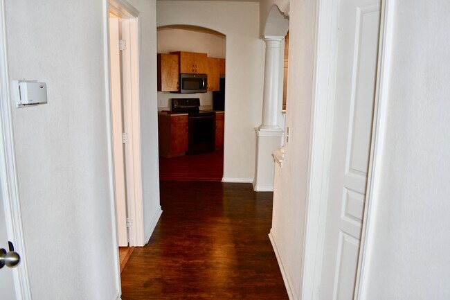 Building Photo - Gardens of Bridgehampton - 3 Bed - 3 Bath - Hardwood Laminate Floors