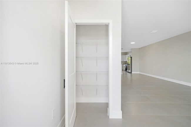 Building Photo - 4313 E 8th Ct