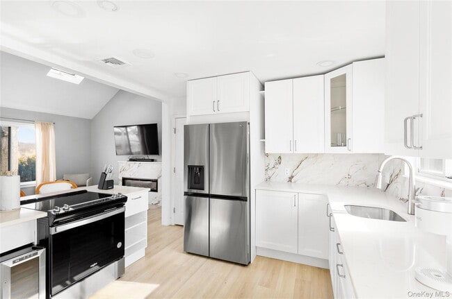 Building Photo - 30 River Rd