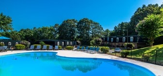 Building Photo - Four Seasons Town Homes