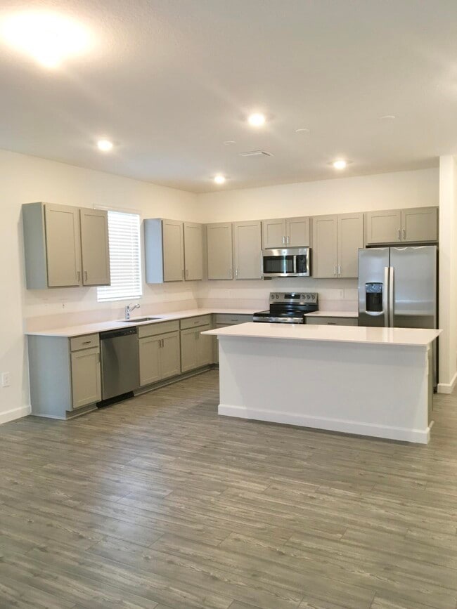 Building Photo - 12226 SW Roma Cir