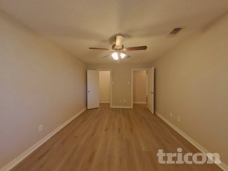 Building Photo - 8620 Santa Clara Dr