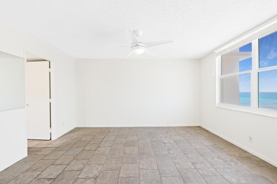 Building Photo - 4505 S Ocean Blvd
