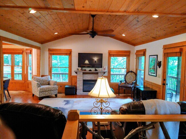 Building Photo - 386 Arbor Dr