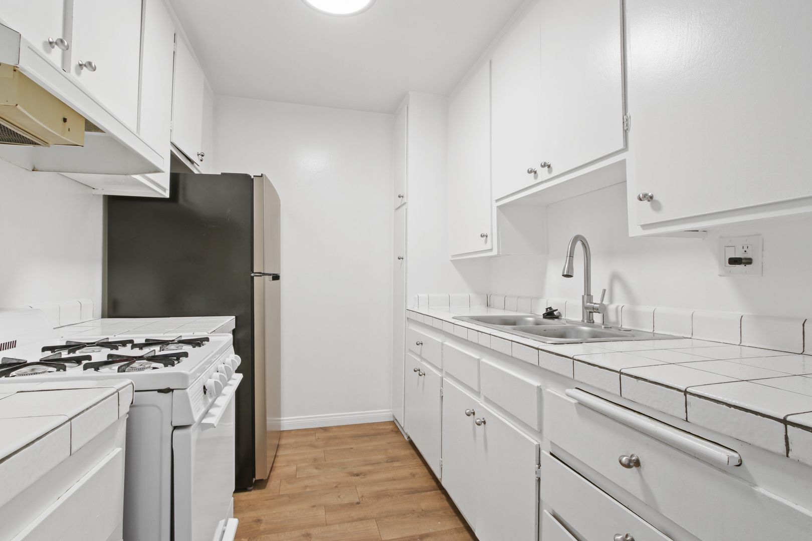 Building Photo - 3625 Mentone Ave