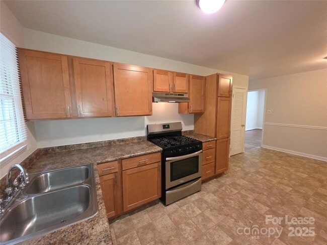 Building Photo - 3721 Driftwood Dr