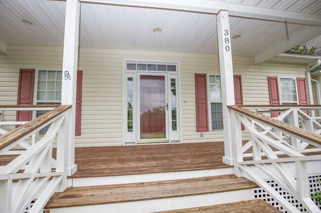 Building Photo - 380 Sullivan Dr