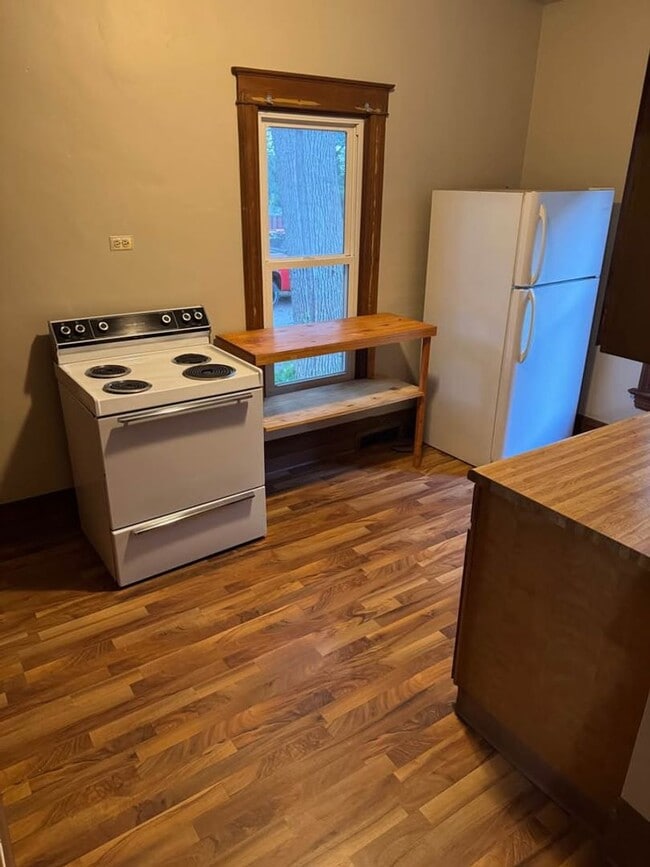 Building Photo - House for Rent!