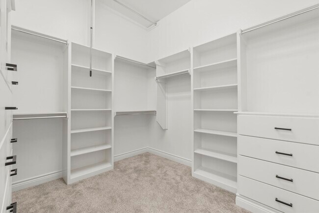 Building Photo - 161 Riverbend Way