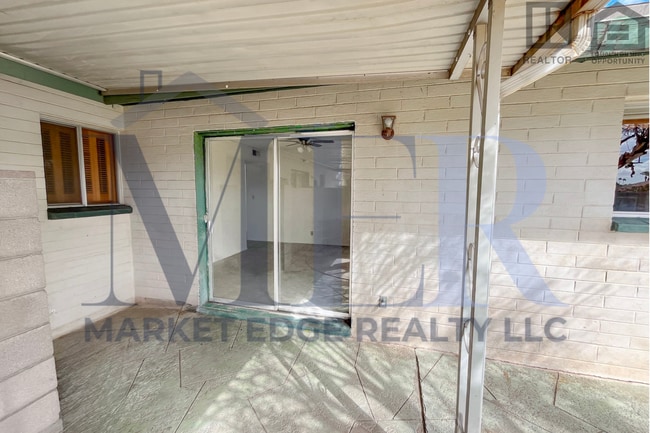 Building Photo - 3Bed/2Bath Apartment at 48th St/Thomas! Move-In Ready on 05/14/2026!--FENCED-IN YARD! NO HOA!