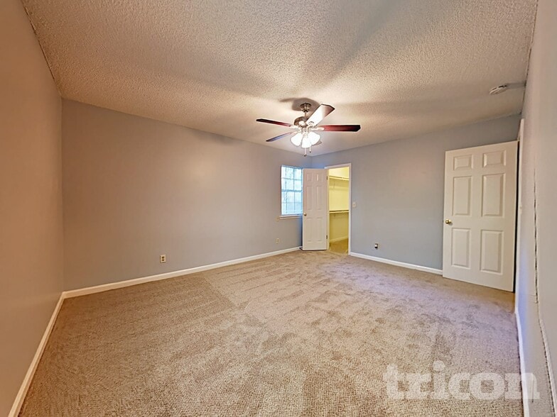 Building Photo - 4807 Alpine Dr SW