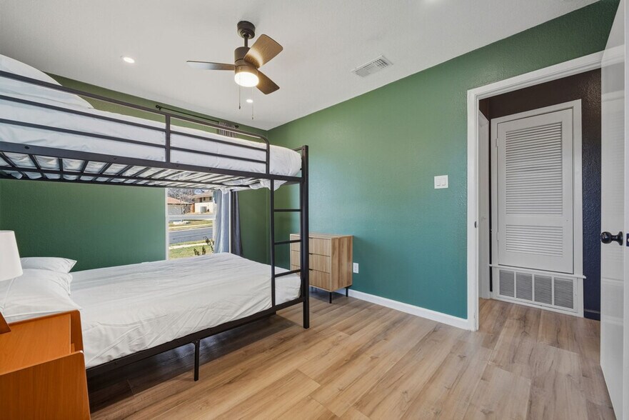 Building Photo - 4807 Carsonhill Dr