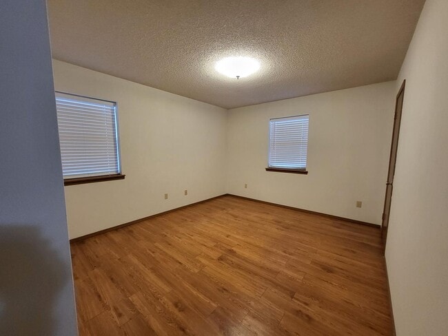 Building Photo - 25 Windsong Ln