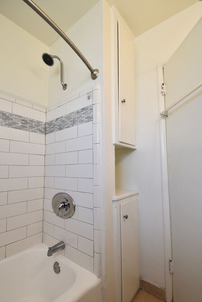 Building Photo - 5103 Cahuenga Blvd