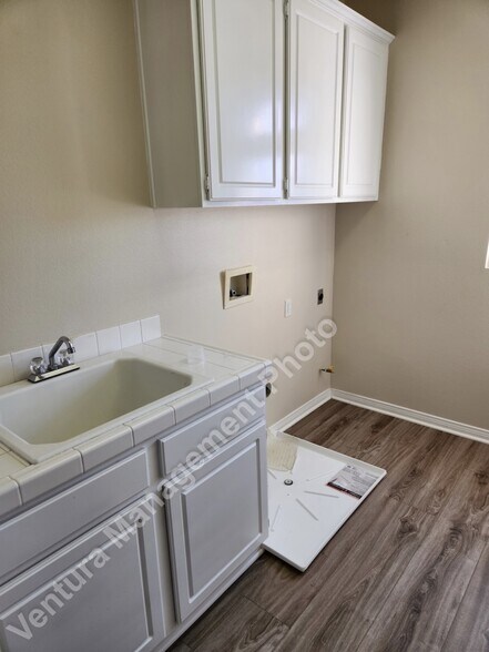 Building Photo - 5885 Indian Point Dr