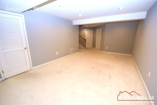 Building Photo - 916 Glaze Ct