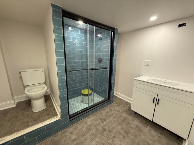 Building Photo - 102 S Raleigh Ave