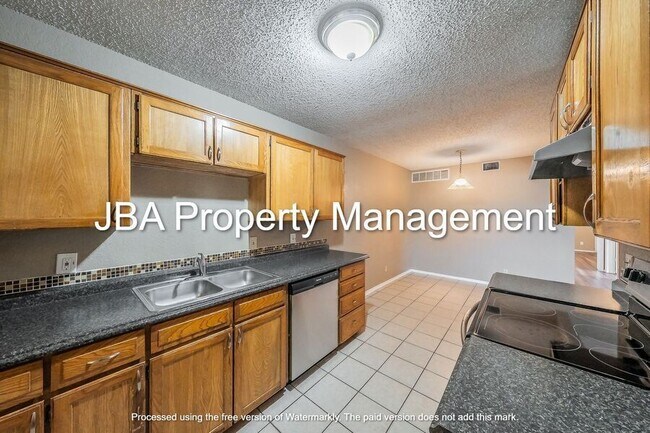 Building Photo - 807 White Rock St