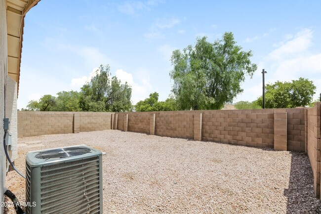 Building Photo - 15341 W Lea Ln