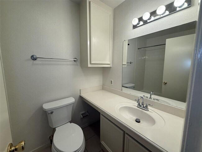 Building Photo - 1530 Heights Blvd