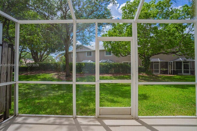 Building Photo - 2098 Madeira Dr
