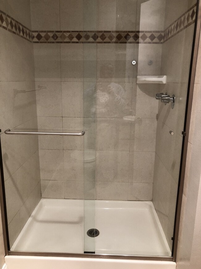 Building Photo - Luxury Remodeled Condo for Rent