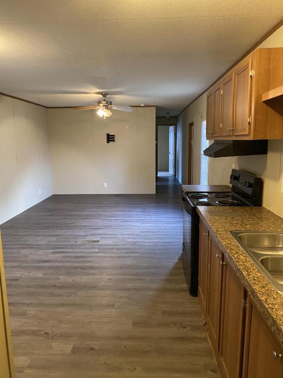 Building Photo - 4005 Hilltop Dr