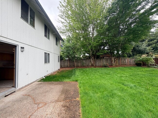 Building Photo - Wonderful 4 bedroom in desirable Hillsboro neighborhood.