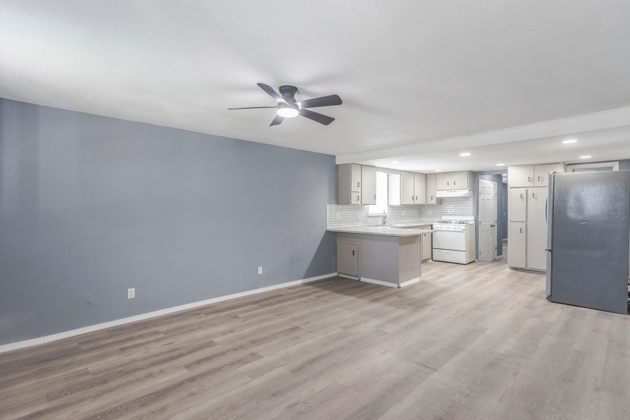 Living/Kitchen - 1014 S Chester St