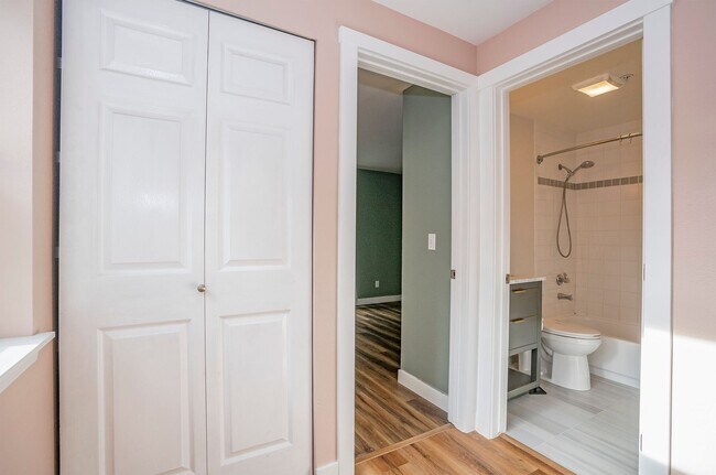 Building Photo - Wonderful 2-bedroom Townhome Style in Bothell, WA!