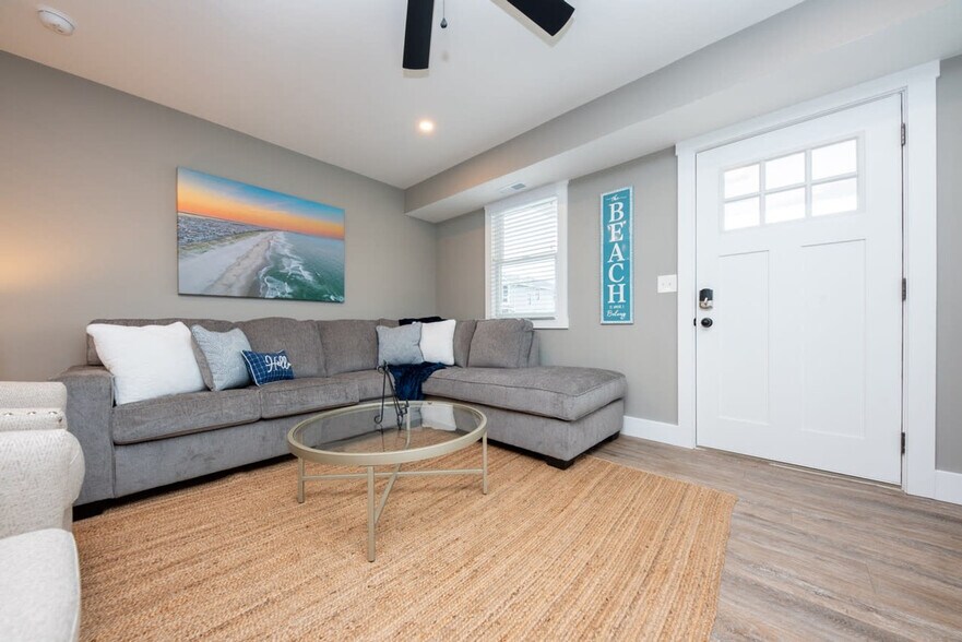 Building Photo - 1142 Simpson Ave