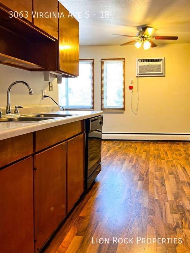 Building Photo - Cozy 1 bedroom in a Great St. Louis Park L...