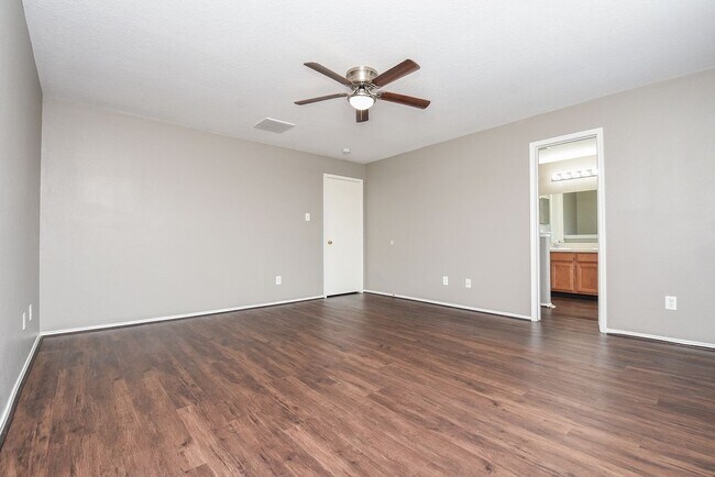 Building Photo - 642 Kiley Dr