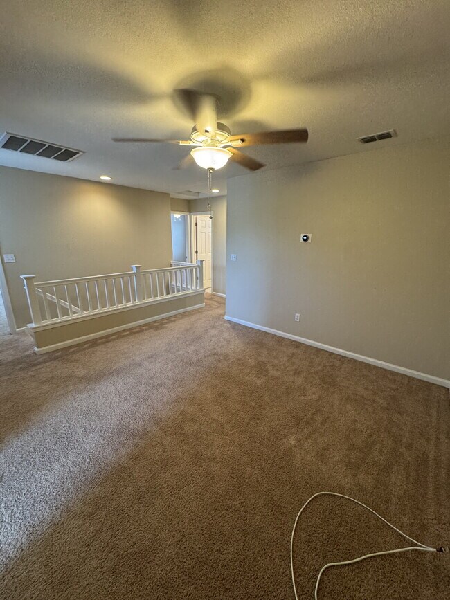Building Photo - Beautiful 4-Bedroom Home with Spacious Backyard & Covered Patio