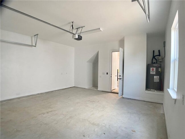 Building Photo - 400 US-290