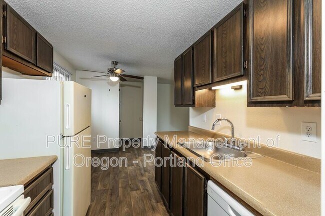 Building Photo - 14140 NE Sandy Blvd