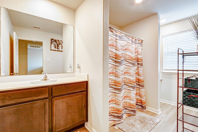 Building Photo - 1215 Hollow Stone Dr