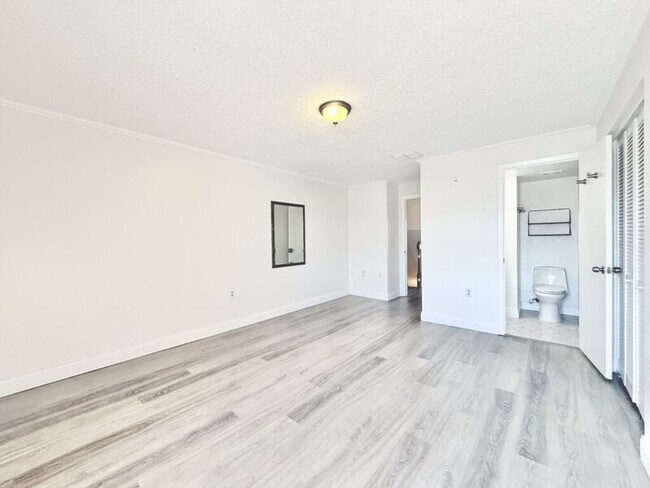 Building Photo - 2131 Ridge Rd